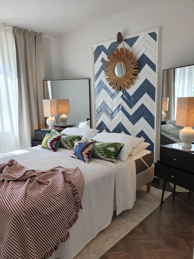 The Mirror Guesthouse - Terme Merano Bagian luar foto