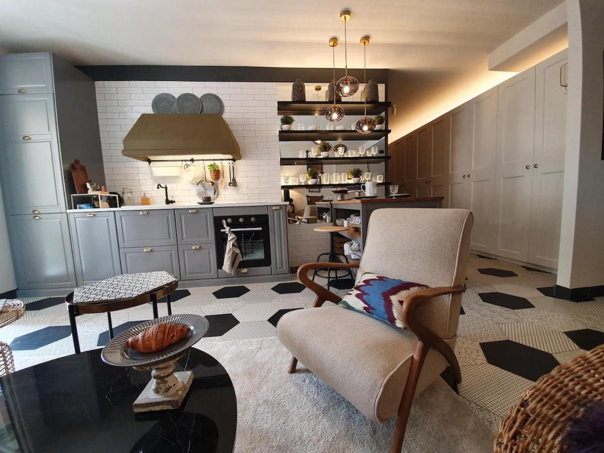 The Mirror Guesthouse - Terme Merano Bagian luar foto